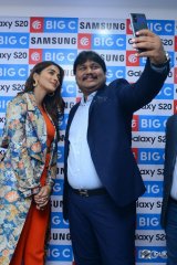 Pooja Hegde Launches Samsung S20 at BigC Mobiles